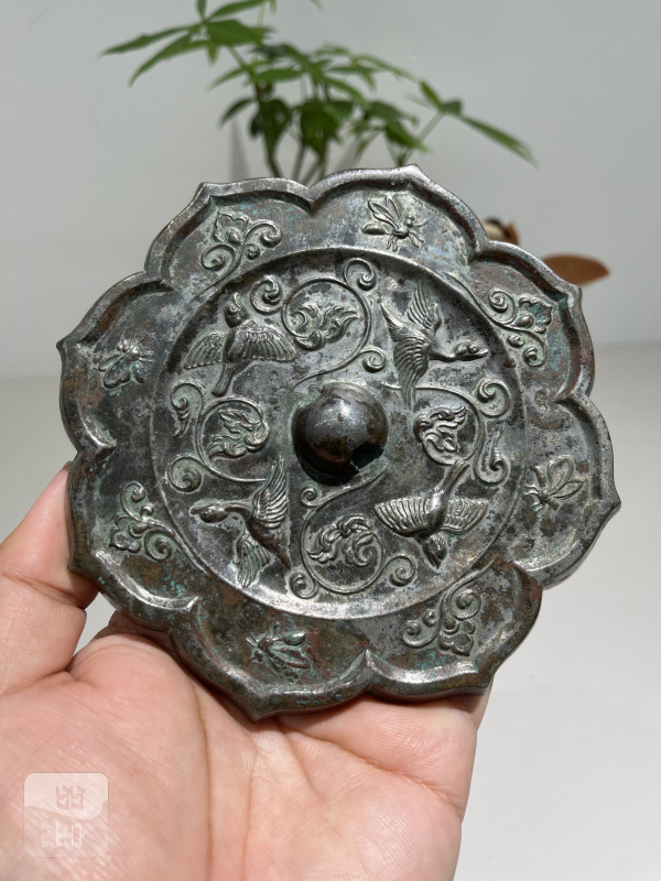 明 菱花形雀鸟鸿雁花枝纹镜 - 图2